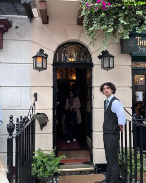 Soham Majumdar Instagram - Well I could have bought a few more things if the conversion rate was a little more subtle. A colonial hangover is never too bad. London you were bittersweet.