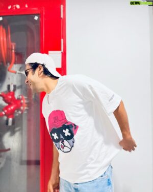 Soham Majumdar Instagram - They are cool t-shirts, reasonably priced. Anything more shall make me sound stupid. Khareed lo @urbanempire.in se. Use the code “SOHAM10” for some discounts.

@akashmishraaaaa thank you