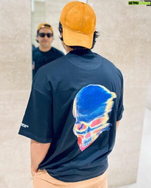 Soham Majumdar Instagram - They are cool t-shirts, reasonably priced. Anything more shall make me sound stupid. Khareed lo @urbanempire.in se. Use the code “SOHAM10” for some discounts.

@akashmishraaaaa thank you