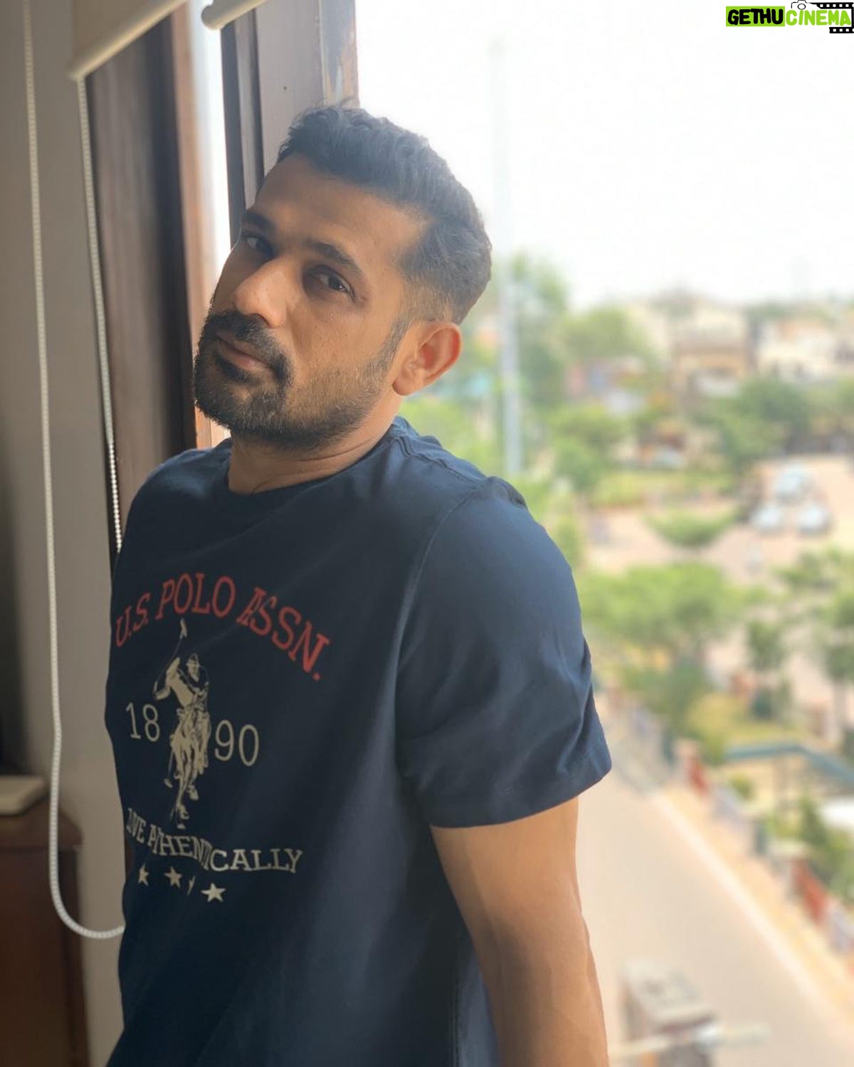 Sohum Shah - 1K Likes - What are you lookin’ at