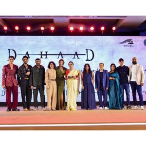 Sohum Shah Instagram - Off to a roaring start... #Dahaad Trailer out now! Kya aapne dekha hai?

@primevideoin @aslisona @itsvijayvarma @gulshandevaiah78 @reemakagti1 @ruchoberoi @ritesh_sid @zoieakhtar @faroutakhtar @sumitaroraa #RiteshShah @excelmovies @tigerbabyofficial @zoamorani @jayatibhatia @mansinirajain @sunayanakumari @karandshah @chaitanya.chopra @kassimjagmagia @sunitha.ram @angaddevsingh_ @vishalrr @groovio @komorebi.music