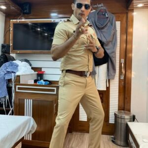 Sohum Shah Instagram - Kailash Parghi brought out a side of me which I didn't know existed... Mujhe Zyaada tar serious roles ke liye hie cast kiya jaata hai, and this was my first attempt at playing a comic-relief role like this.

I really hope you enjoyed watching my character as much as I enjoyed playing him.... Aapko kaisa laga?