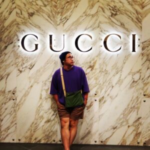 Sōichi Nakaoka Instagram - ハイブランドと中岡

GUCCIがあったから

ロッチは写真を撮りました

ただそれだけ

それだけでこれ

#中岡ウザいただそれだけ
#中岡は買う勇気ないくせに写真とるな
#中岡を見て嫌な気分した人多数
#でも看板だけでもかっこいいな
#いいねもらっとけ