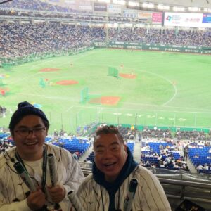 Sōichi Nakaoka Instagram - WBCに潜入中岡

声だしOKってことで

スーパースターな選手達に

“頑張れ～”とお伝えできました。

出川さん泣きそうになってました！

#中岡は黙って球場のゴミ拾っとけ
#中岡は球場帰りの渋滞の原因の１つ
#審判の方々が中岡はアウトと言ってました
#でもWBC最高やん
#いいねもらっとけ