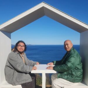 Sōichi Nakaoka Instagram - 地平線と中岡とまさのりさん

じっくり話し合いました。

すぐ話すことはなくなりました。

これを穏やかな時間と人は言うんではないでしょうか？

#無駄な時間です
#若者に席を譲りなさい
#でも楽しかったな
#いいねもらっとけ