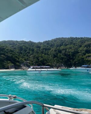 Sola Instagram - Cet endroit paradisiaque 🐠🏝️🛥️🌊👙

J’ai vu Nemo!!Admirez bien la vidéo sous l’eau parce que après ça l’écran de mon téléphone a rendu l’âme 📴