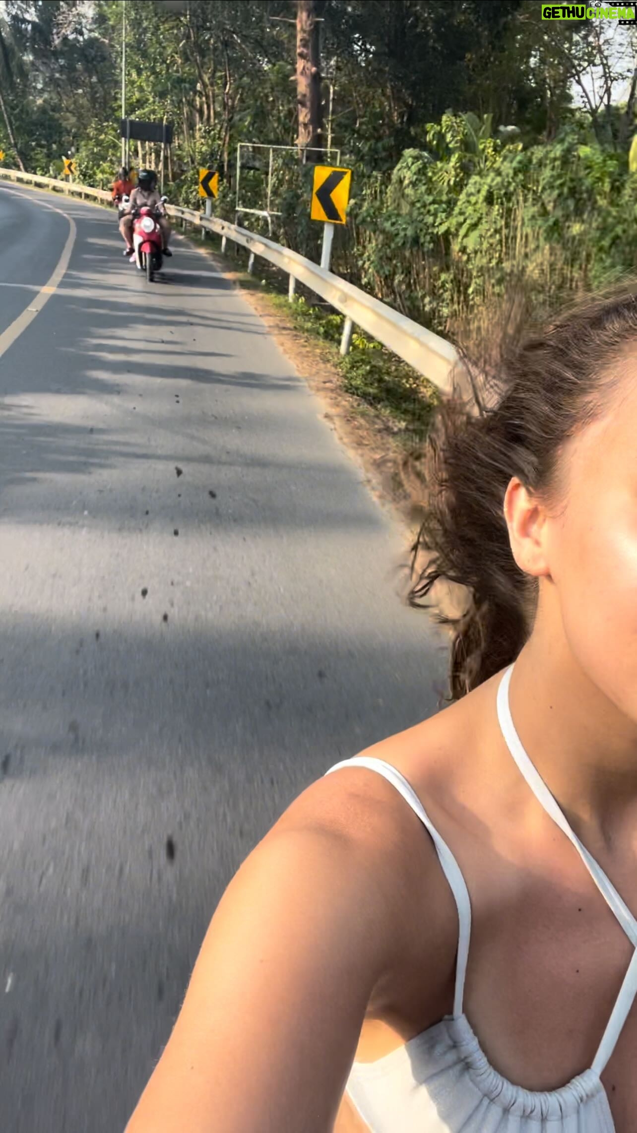 Sola - 1.5K Likes - Moi j’veux rouler 🛵💭
#rouler #ride #bike #single #road #speed #newsong #newsingle #music #popmusic #singing #thailande
#newmusic