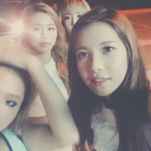 Solar Instagram - 마마무의 10년, 그리고 솔라의 10년을 함께해준 멤버들,그리고 옆에서 항상 서포트해주신 모든 분들과 무엇보다 우리 무무들,용순이들이 있어서 지금까지 달려올 수 있었어요. 늘 감사하게 생각해요.
인생 쉽지 않지만 재밌었다!!!