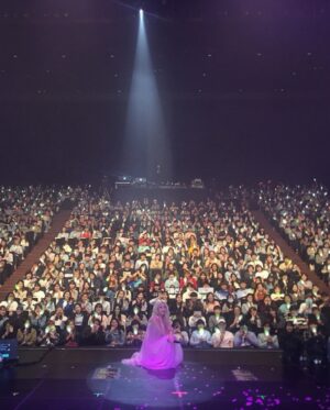 Solar Instagram - 마마무의 10년, 그리고 솔라의 10년을 함께해준 멤버들,그리고 옆에서 항상 서포트해주신 모든 분들과 무엇보다 우리 무무들,용순이들이 있어서 지금까지 달려올 수 있었어요. 늘 감사하게 생각해요.
인생 쉽지 않지만 재밌었다!!!