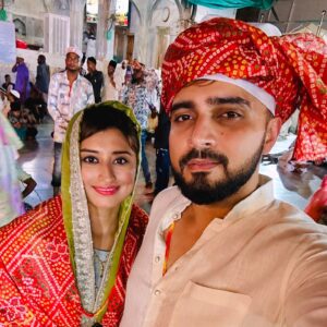 Somi Khan Instagram - Blessed to visit ajmer sharif …!! 

Watch full vlog on YouTube channel ..!! 

YouTube : Adil khan durrani 

#khajwa#ajmer#adilkhandurrani#somiadilkhan#somikhan#namaz#jaipur…!!