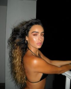 Actress Sommer Ray HD Instagram Photos and Wallpapers August 2024