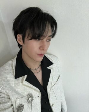 Son Dong-woon Instagram - Body 막방…🥲