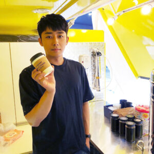 Son Ho-jun Instagram - 세번째 '커피프렌즈'도 여러분들의 관심 덕분에 잘 마무리했어요^^ 지난 번에 이어 또 찾아와주신 분들, 지나가다 선뜻 좋은 취지에 함께 해준 시민분들, 연석이 대신 와서 도와준 우리 의리의 '바로'까지 모두 모두 감사해요(__). 기다리느라 밥도 잘 못드셨을텐데도 다들 기쁘게 참여해주셔서 감동했어요.

다음달에도 준비잘해서 더 맛있는 커피 내려드릴께요^^
오늘도 너무너무 힘이됐고, 고맙고 감사했습니다❤️
#빽다방