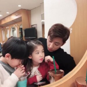 Actor Son Ho-jun HD Instagram Photos and Wallpapers December 2018