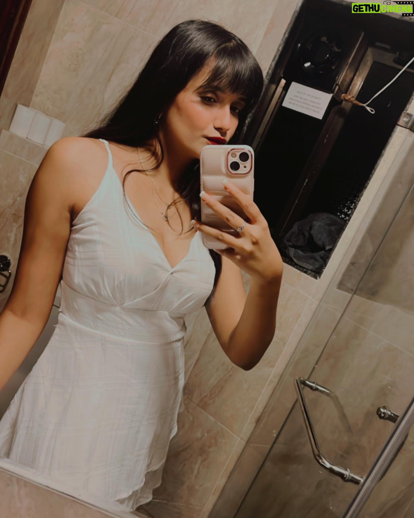 Sonali Sudan - 416 Likes - Mirror Selfie Dump 🤳