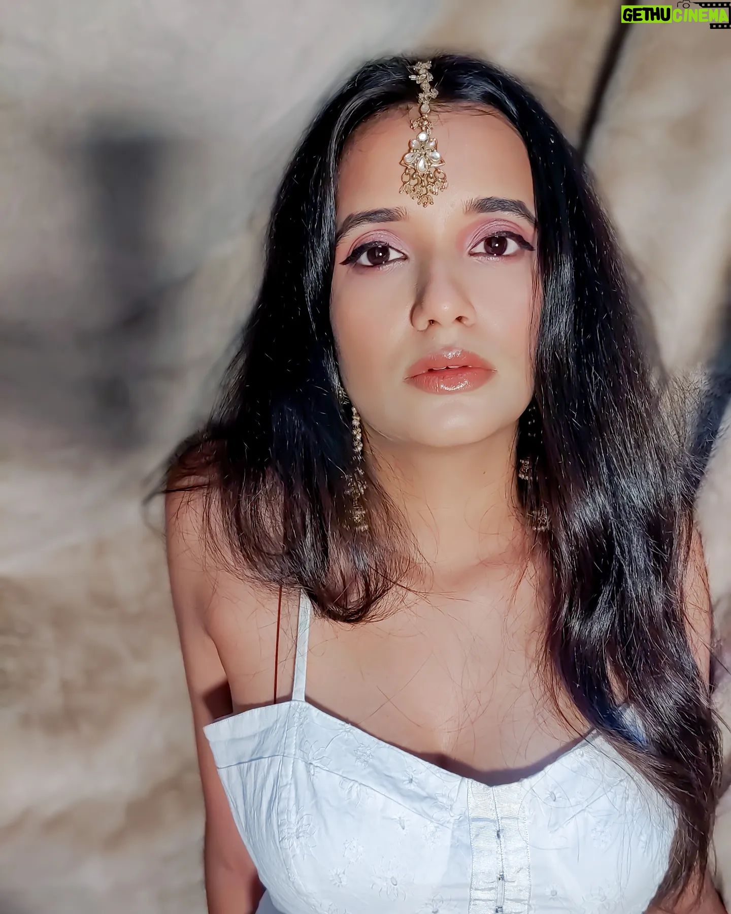 Sonali Sudan - 370 Likes - When eyes talk, listen 💘
.
.
.
#selfportrait #selflove #selfportraitphotography