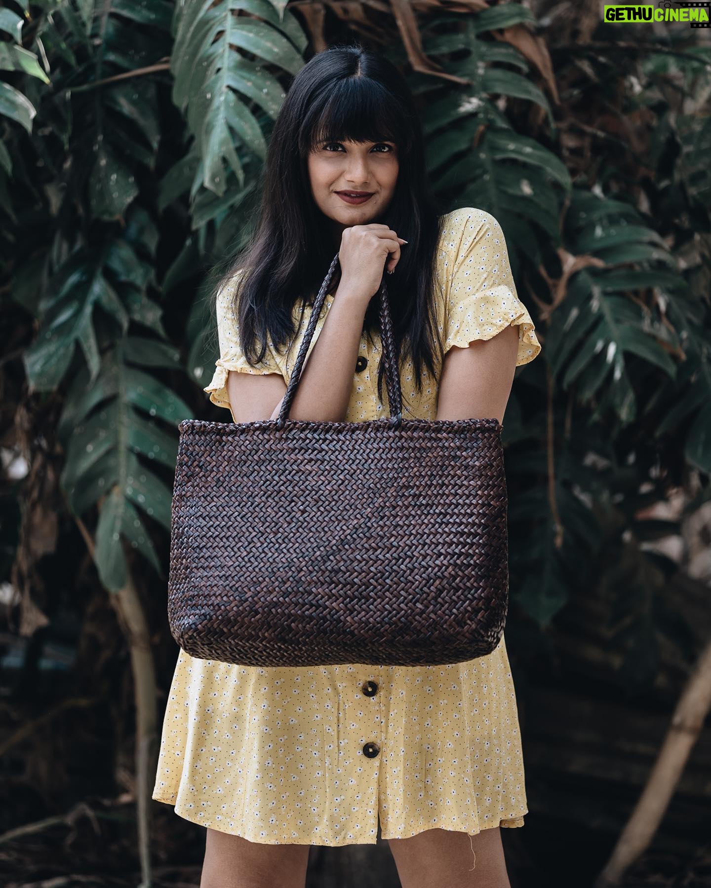 Sonali Sudan - 482 Likes - “A smile doesn’t cost a cent, but draws a lot of interest.”
.
.
.
#smile #pose