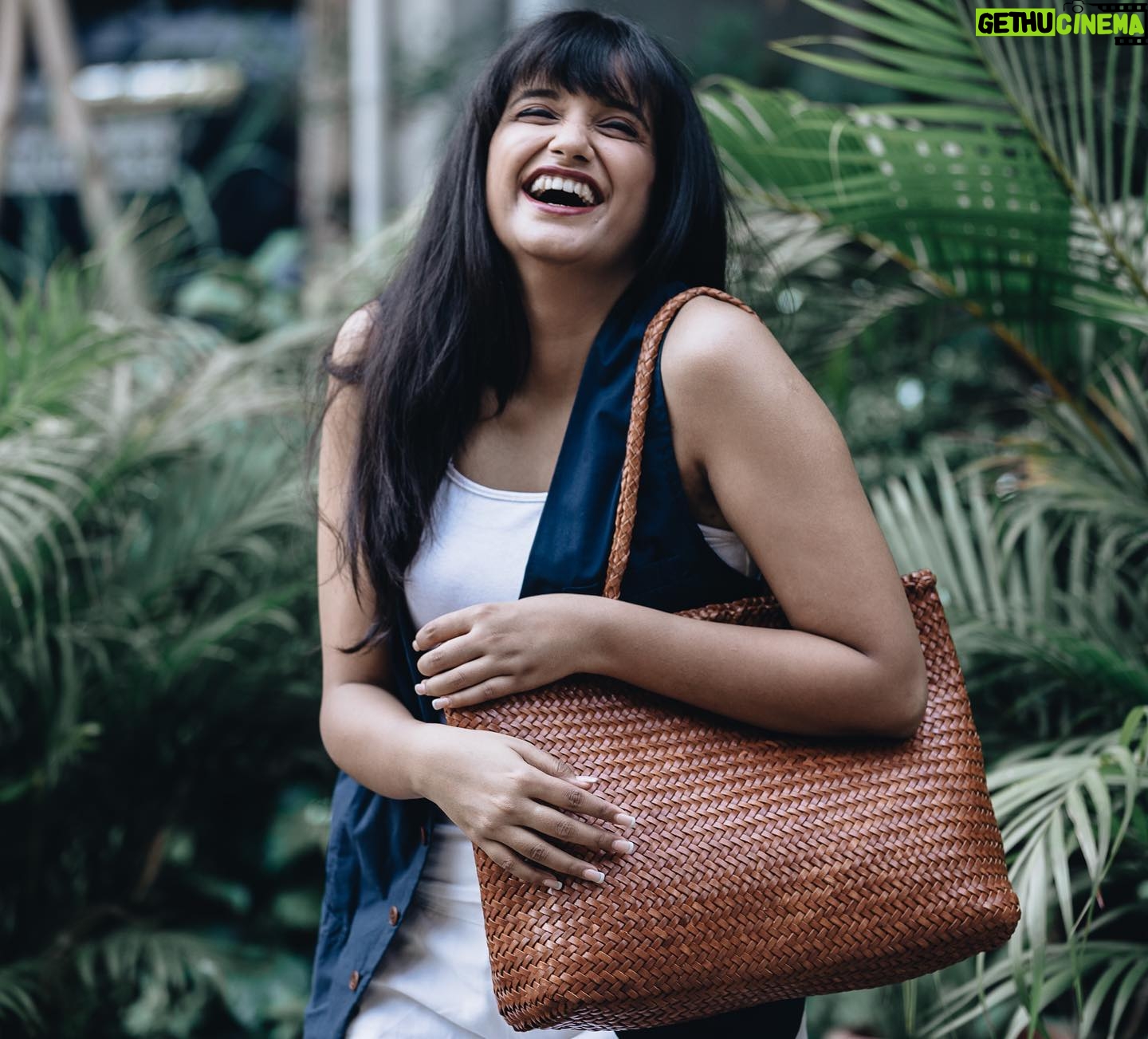Sonali Sudan - 456 Likes - My therapy - Laugh 😁
.
👜- @alberttusk