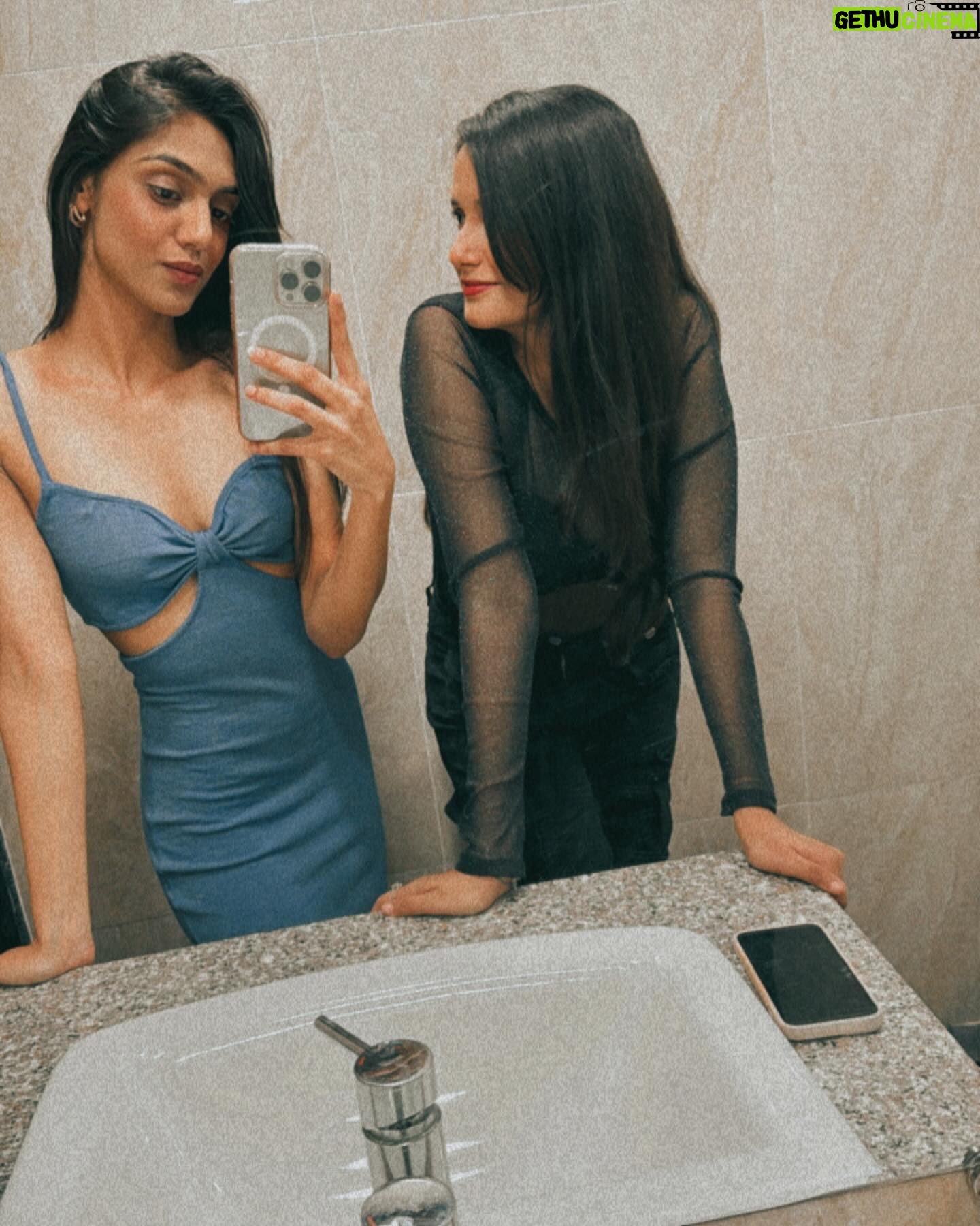 Sonali Sudan - 430 Likes - Mirror Selfie Dump 🥂
#goadiaries