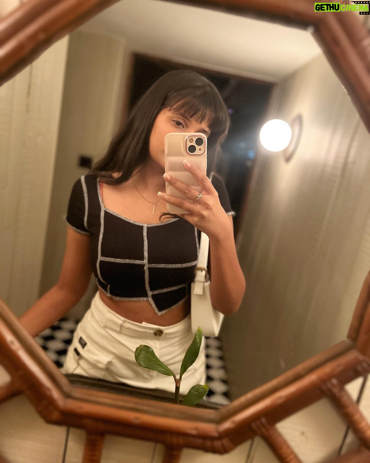 Sonali Sudan - 416 Likes - Mirror Selfie Dump 🤳