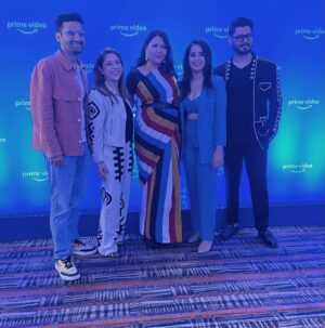 Sonam Nair Instagram - These 4 beautiful people have given me the best gift a girl could hope for! The creators of DUPAHIYA 💪💪💪💪 Logon ko pata nahin hai kitni badi aag lagne wali haiii!! 🔥🏍️✨💖 

Hair and makeup for me: @glamifiedbydishashawani 👌