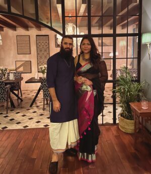Sonam Nair Instagram - Diwali season! Thanks for another great party @rahulgangs_ @lifestyleasiaindia @gigibombay! 🥂💥✨Wearing @omaago.sarees (thank you @damandiaries) and styled @woffkaul in handloom from Kolkata 🌟