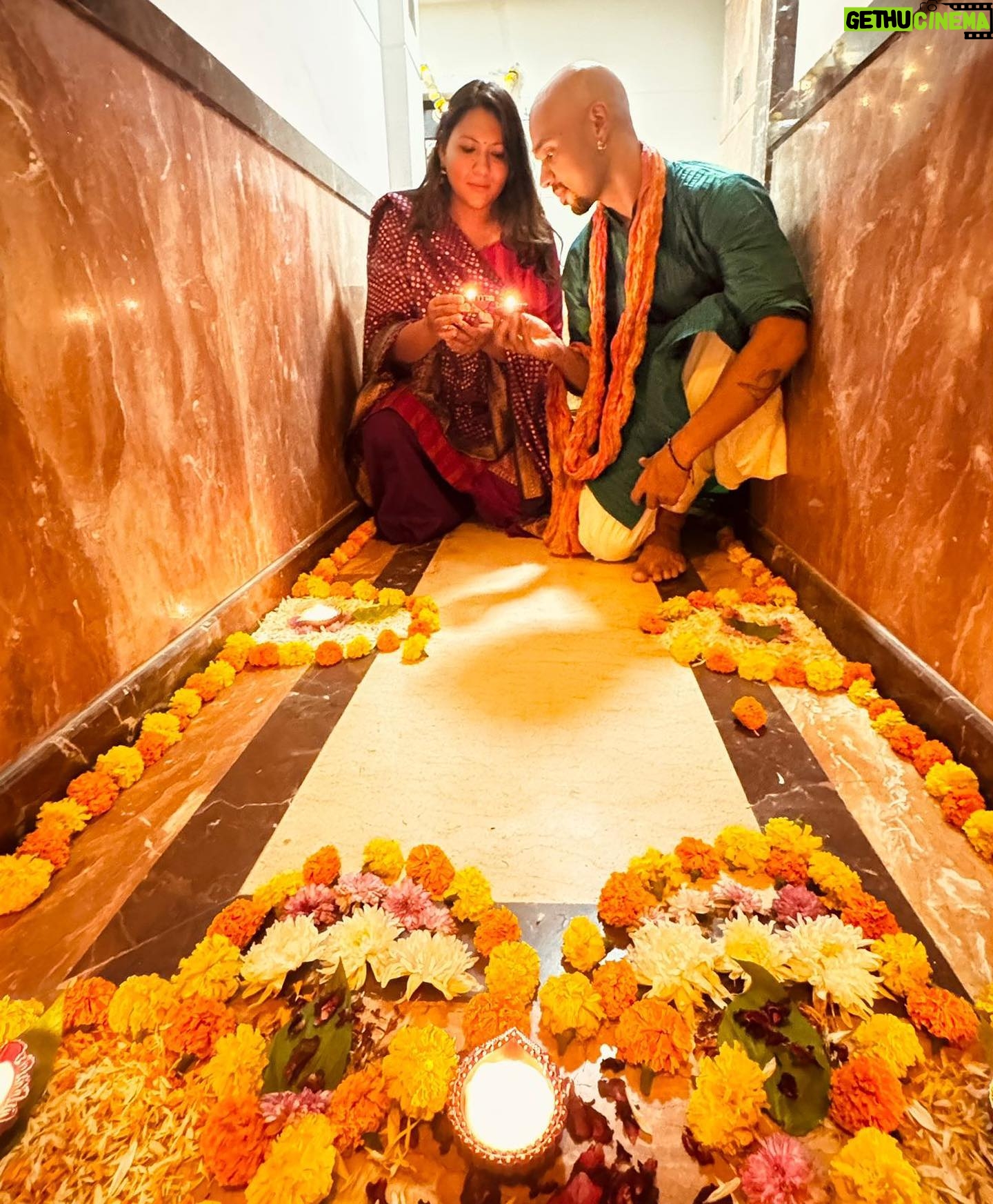 Sonam Nair - 289 Likes - Puja at most gharelu boy @ishaannair7’s house 💕✨🪔 @knowndeeknee