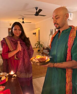 Sonam Nair Instagram - Puja at most gharelu boy @ishaannair7’s house 💕✨🪔 @knowndeeknee