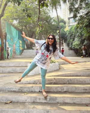 Sonam Nair Instagram - Happy happy year to everyone! 

📷 : @diyanayar 

👕: @_huemn