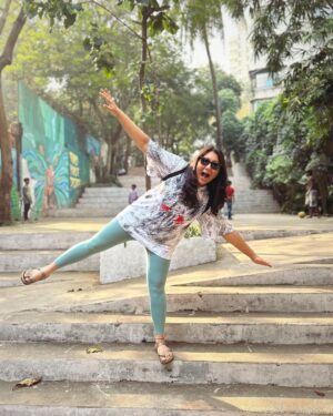 Sonam Nair Instagram - Happy happy year to everyone! 

📷 : @diyanayar 

👕: @_huemn