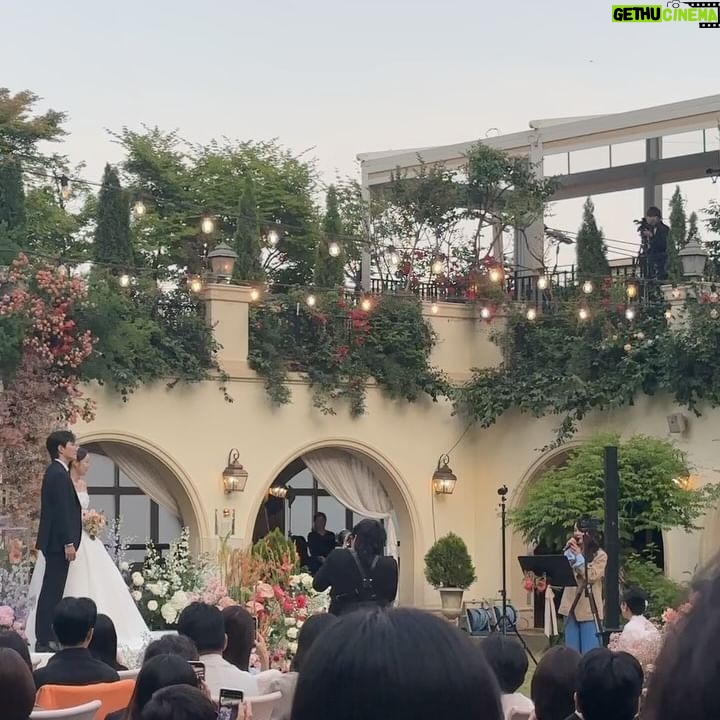 Song Ji-ho - 101.1K Likes - 사랑하는 기리형 그리고 형수님 결혼 진심으로 축하드립니다💛
두분 앞날에 축복만 가득하길 진심으로 빕니다🎊