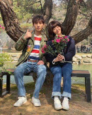 Song Ji-ho Instagram - 이랬는데 요래다가 요랬다가 요래 됐습니당~
물에 빠진 #임금 #현주 #선재업고튀어
@tvn_drama @tving.official
