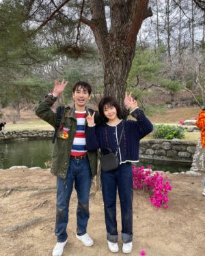 Song Ji-ho Instagram - 이랬는데 요래다가 요랬다가 요래 됐습니당~
물에 빠진 #임금 #현주 #선재업고튀어
@tvn_drama @tving.official