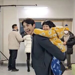 Song Ji-ho Instagram - 내 딸 업어주기💛 귀여워💛