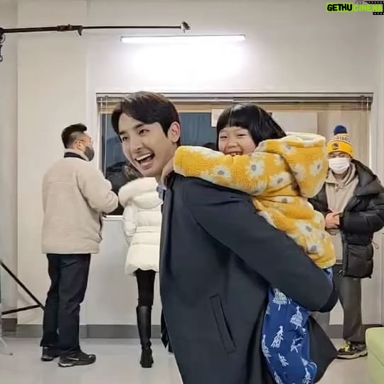 Song Ji-ho - 101.3K Likes - 내 딸 업어주기💛 귀여워💛