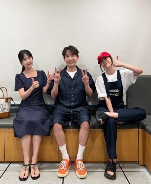 Song Ji-ho Instagram - SBS ‘박소현의 러브게임’ 게스트로 출연하였습니다! 
라디오 출연이 처음이라 너무 긴장하였지만, 아름다우신 박소현 선배님과 따뜻한 영지님 배려 덕분에 잘 마무리하였습니다! 
감사합니다🙏🏻 그리고 청취자분들께도 감사하단 말씀 올립니다🤍(우연히 드레스코드가 맞아서 신기했습니다)

#sbs #박소현의러브게임 #선재업고튀어
