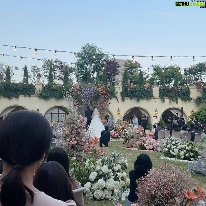 Song Ji-ho - 101.1K Likes - 사랑하는 기리형 그리고 형수님 결혼 진심으로 축하드립니다💛
두분 앞날에 축복만 가득하길 진심으로 빕니다🎊