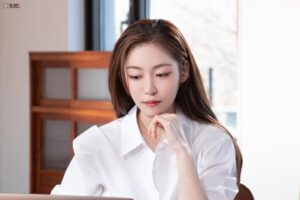 Song Ji-woo Instagram - 안경지우🤓
#가연 
@blade_ent_
