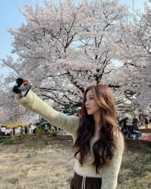 Song Ji-woo Instagram - 삼총사 봄나들이🌸