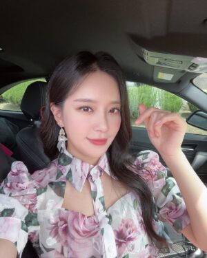 Song Min-gyeong Instagram - 오늘 날씨 좋았쥬😘
❤🧡💛💚💙💜🩷🩵🤎🩶🤍
내사랑들 굿나잇🫶🏻 

밍밍밍미이잉미ㅣㅣㅣㅣㅣㅣㅇ 

힘들땐 제게 와서 쉬어요
즐거울땐 같이 웃어요
자, 힘내서 괜찮다 말해봐요
좋은날 꼭 올테니깐 🫶🏻