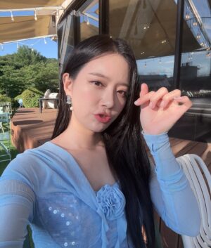Song Min-gyeong Instagram - 쪽쪽 🩵🩵 딩가딩가 스튜디오 🔍 
지금 유투브에서 검색하시면 풀영상 보실수 있어요 🩵

오늘 하루도 시원한 하루 보내깅 !!! 
히히히 !!

#딩가딩가 #머선일이고 #송민경