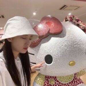 Song Min-gyeong Instagram - 즐거운 한주 시작~!!!!!!! 😝
🩷🤍🩷sweet big kitty~~~🤍🩷🤍 in #tokyo