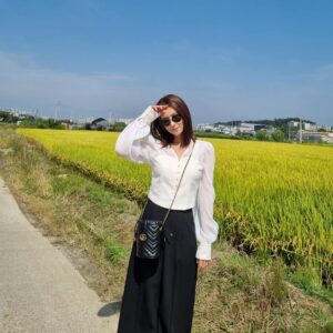 Song Min-ji Instagram - 날씨좋은날. 

#일상소통 #ootd  #인스타초보 
#화창한날씨