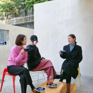 Song Min-ji Instagram - 금호동까페 #스페이스라사
인싸동생들 덕분에 오늘 재밌었음!!