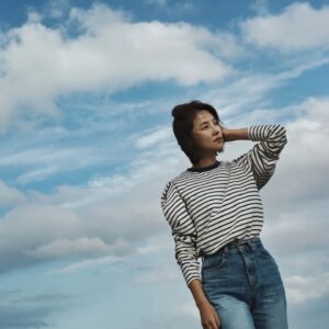 Song Min-ji Instagram - 일년에 한번을 봐도 어색하지않은 포토오빠가 제주도에 정착했다며 내가 있는쪽으로.달려와주어 이런저런 이야기를 했다. 카메라를 들고올줄 알았으면 좀 꾸미고라도 나올걸 ..
바디프로필을 찍는다고 하는데 워낙 잘 찍으니 잘될거라.믿는다. 건강하고 대박나길.