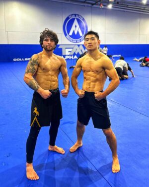 Song Yadong Instagram - Had an awesome training with my bro @elias_anderson 
Five weeks to 打架🤭😎👊