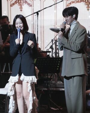 Song Yu-vin Instagram - 함께 무대를 할 수 있어서 
정말 영광입니다 감사합니다
@baekzyoung 

#끝나면#항상#직관중
#객석에서만나면#인사해주세용