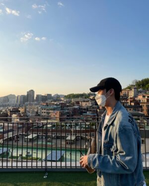 Song Yu-vin Instagram - 내가 힘들 때 나를 안아준 사람들
같이 웃어주고 울어준 사람들
생일 축하해 주신 분들 진심으로 감사합니다 

그리고 축하해 주시고 
귀여운 이벤트 준비하느라 
고생 많았던 우리 미츄들 정말 감사해요 🙏

#birthday