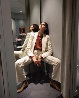 Sónia Balacó Instagram - A canalizar o George Harrison dos anos 70 com a @stefanel_official. 

Channeling 70s George Harrison with @stefanel_official.

Photos by @joaomcatarino_
