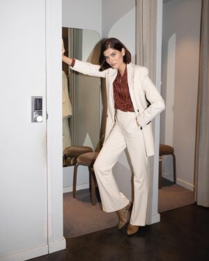 Sónia Balacó Instagram - A canalizar o George Harrison dos anos 70 com a @stefanel_official. 

Channeling 70s George Harrison with @stefanel_official.

Photos by @joaomcatarino_